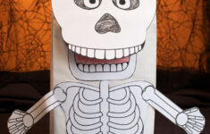 Skeleton Craft Halloween In 2020 Skeleton Craft Halloween Crafts